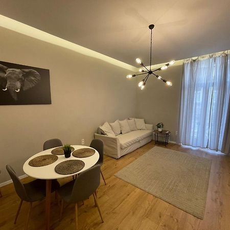City Center 2, Cozy And Modern 2Br In The City Center Budapest Kültér fotó